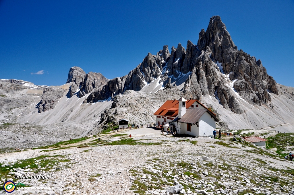 044 L'invidiabile colpo d'occhio dal Rif.Locatelli.jpg